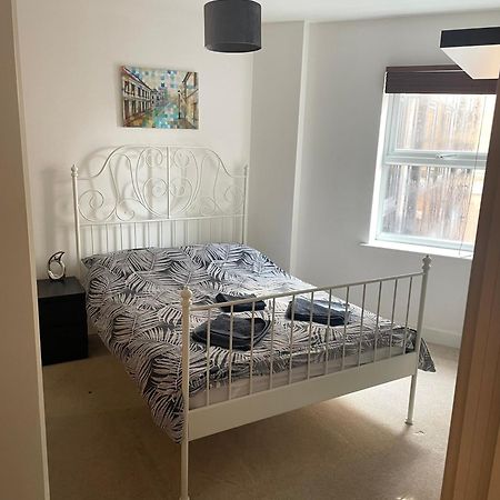 בורנמות' Entire Town Centre 2 Bedroom Apartment Very Close To Beach מראה חיצוני תמונה