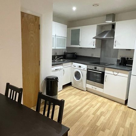 בורנמות' Entire Town Centre 2 Bedroom Apartment Very Close To Beach מראה חיצוני תמונה