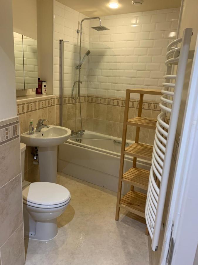 בורנמות' Entire Town Centre 2 Bedroom Apartment Very Close To Beach מראה חיצוני תמונה