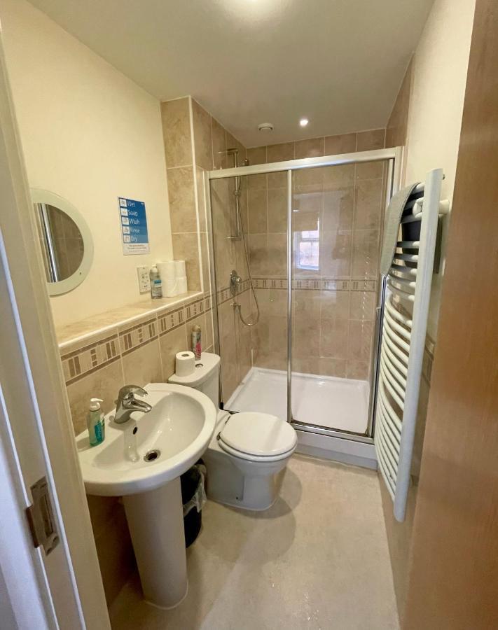 בורנמות' Entire Town Centre 2 Bedroom Apartment Very Close To Beach מראה חיצוני תמונה