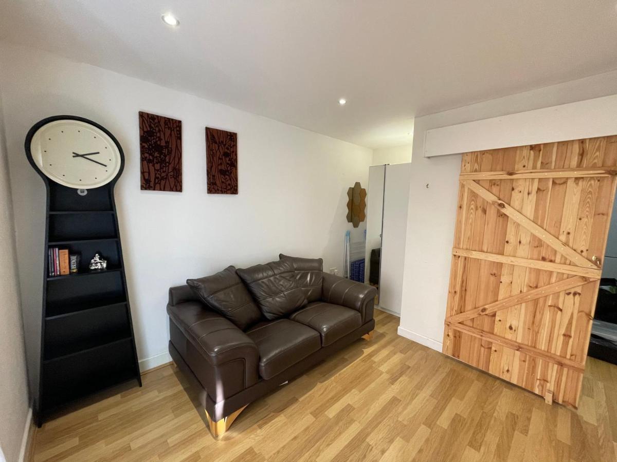 בורנמות' Entire Town Centre 2 Bedroom Apartment Very Close To Beach מראה חיצוני תמונה