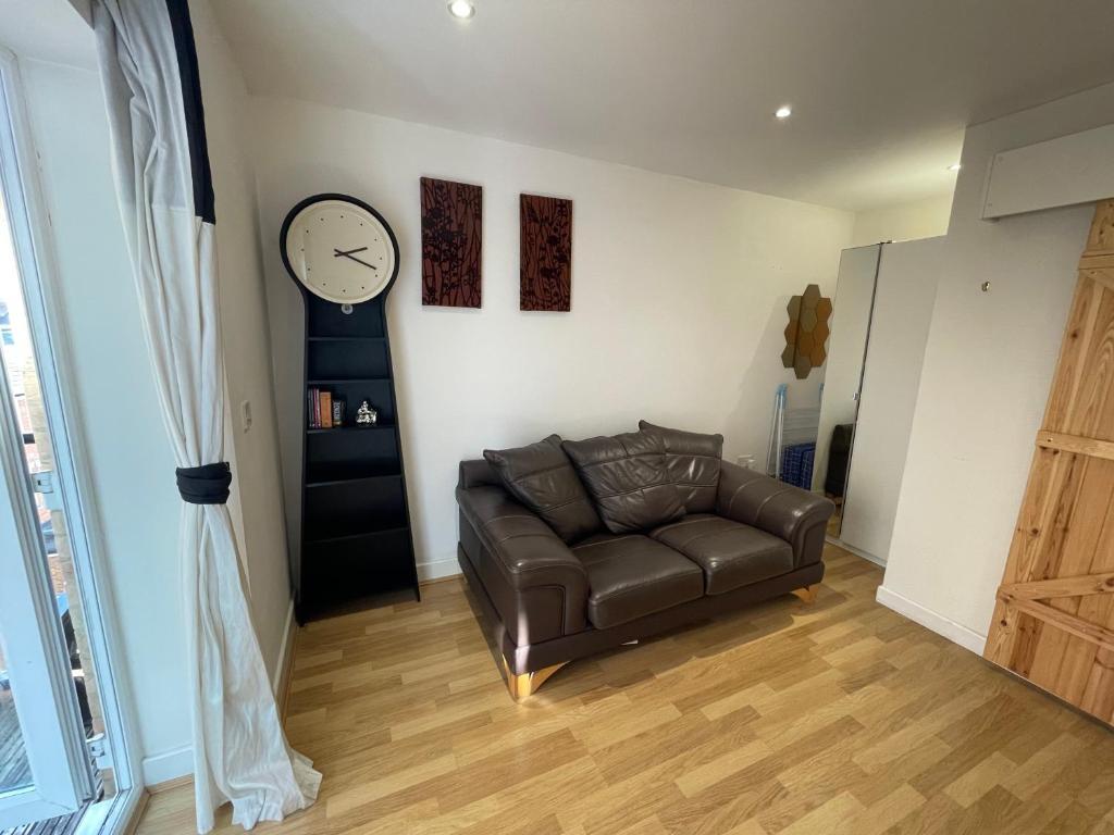 בורנמות' Entire Town Centre 2 Bedroom Apartment Very Close To Beach מראה חיצוני תמונה
